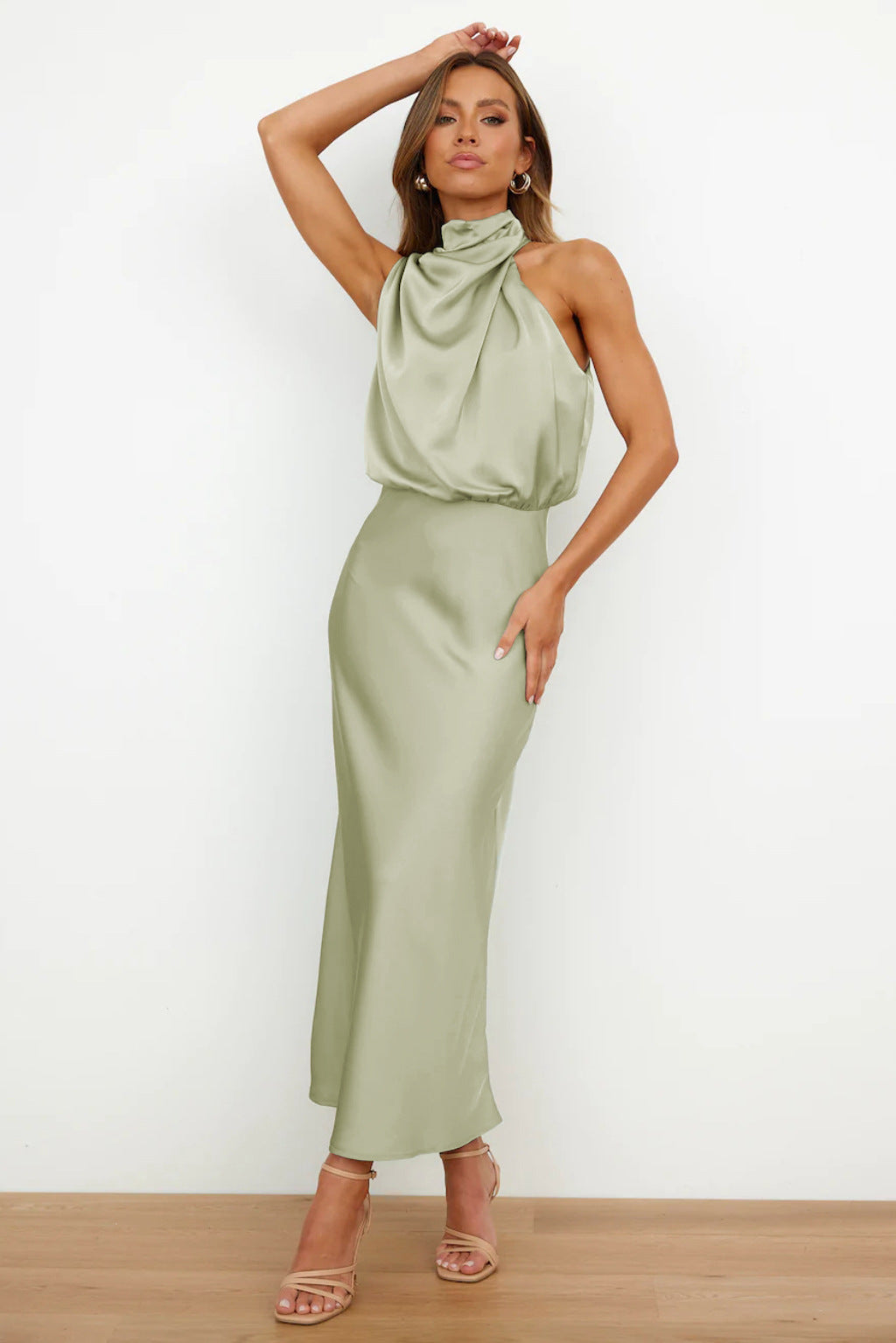 Cintia | Vestido largo de satén con cuello halter