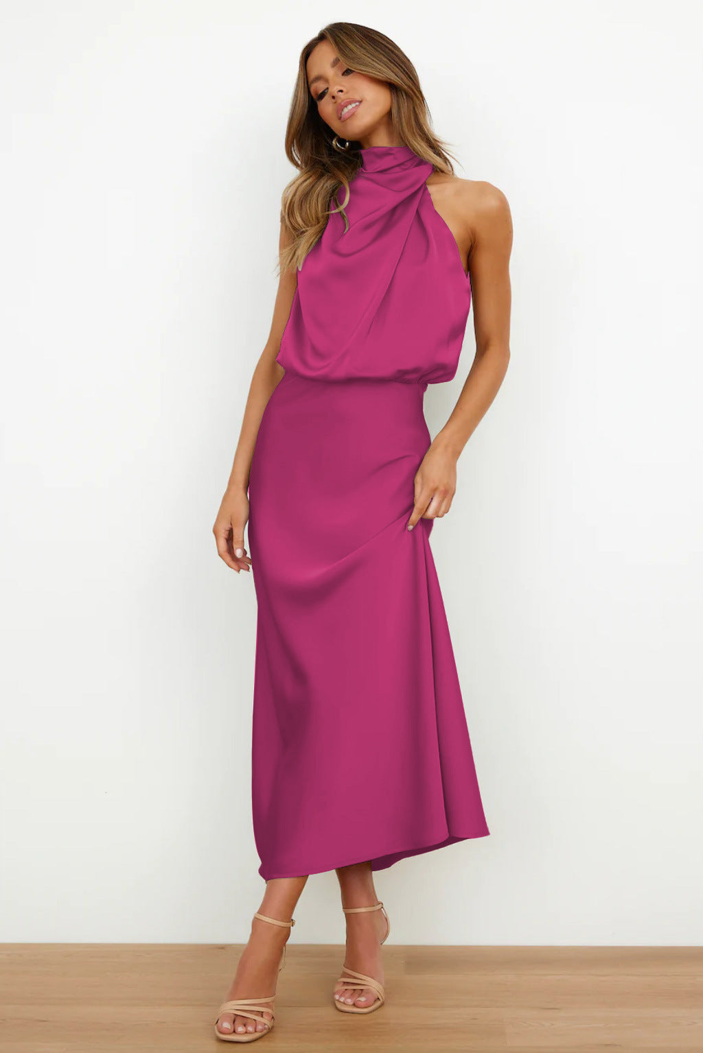Cintia | Vestido largo de satén con cuello halter
