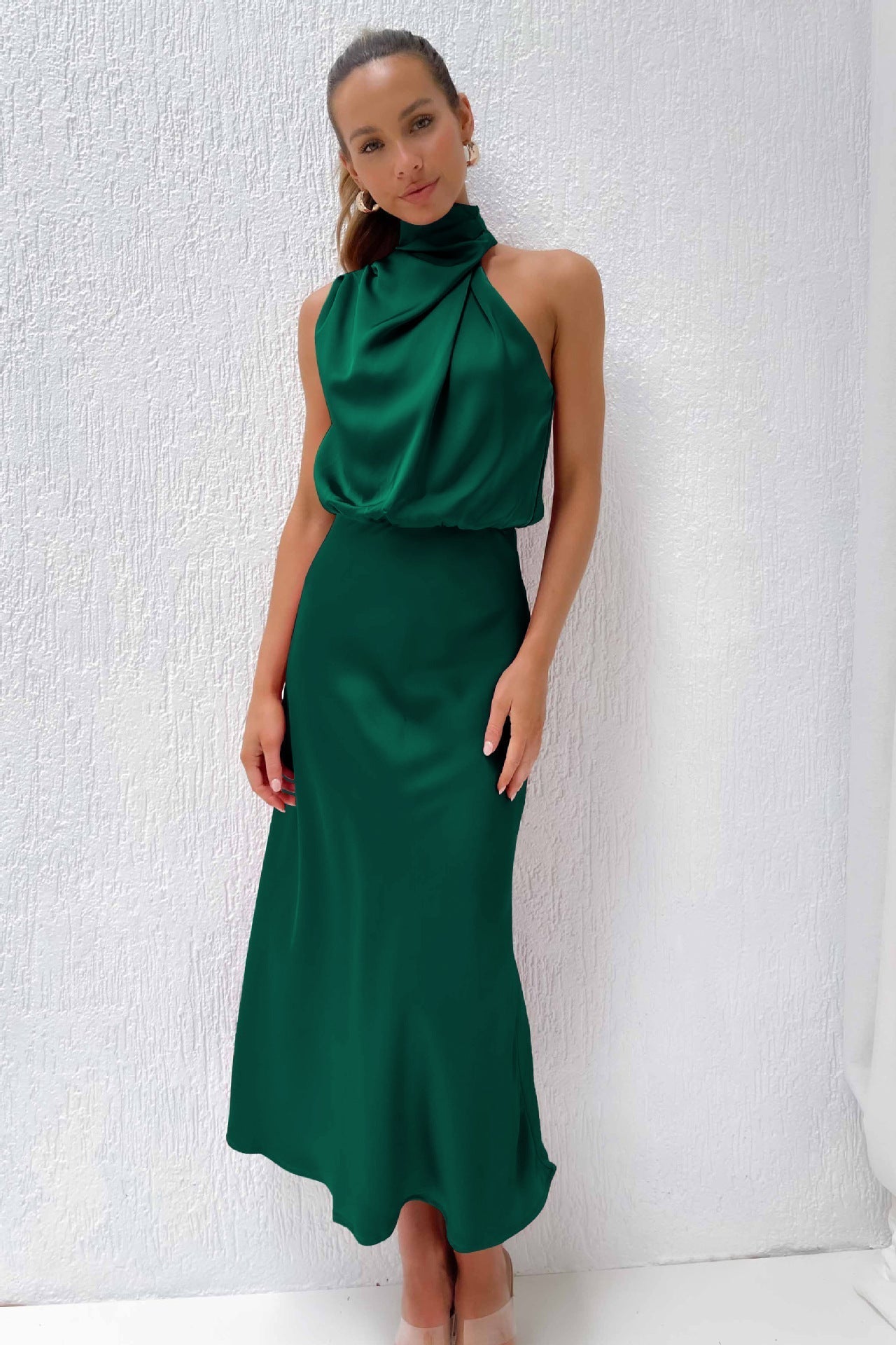 Cintia | Vestido largo de satén con cuello halter